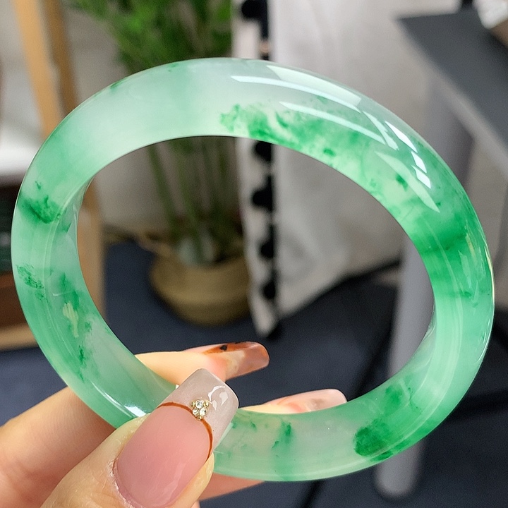 未镶嵌手镯石英质玉