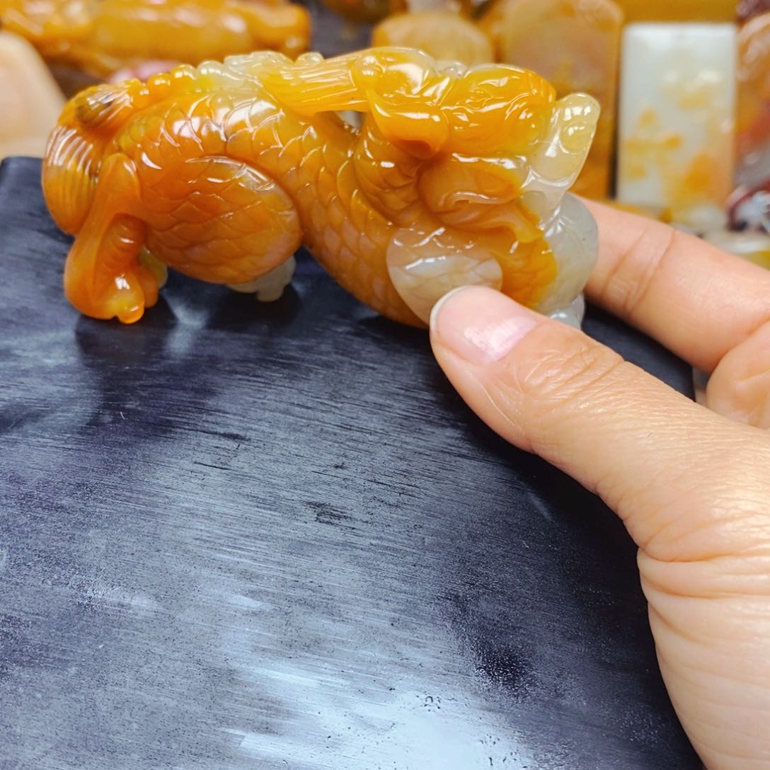 石英质玉（黄龙玉）颈饰未镶嵌