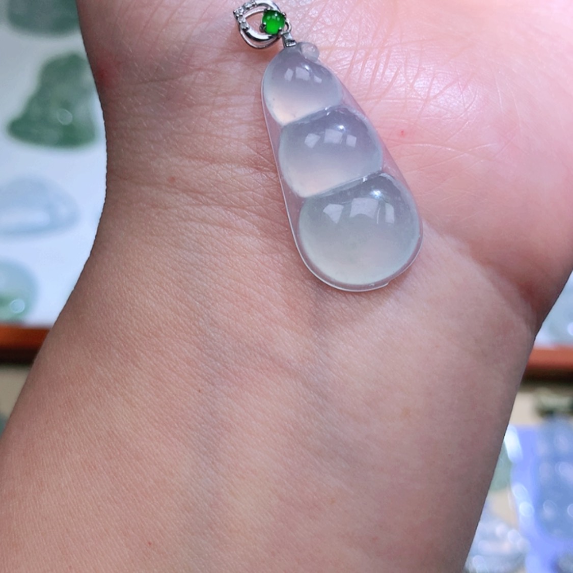 【闪购商品】翡翠颈饰18K金镶嵌福豆