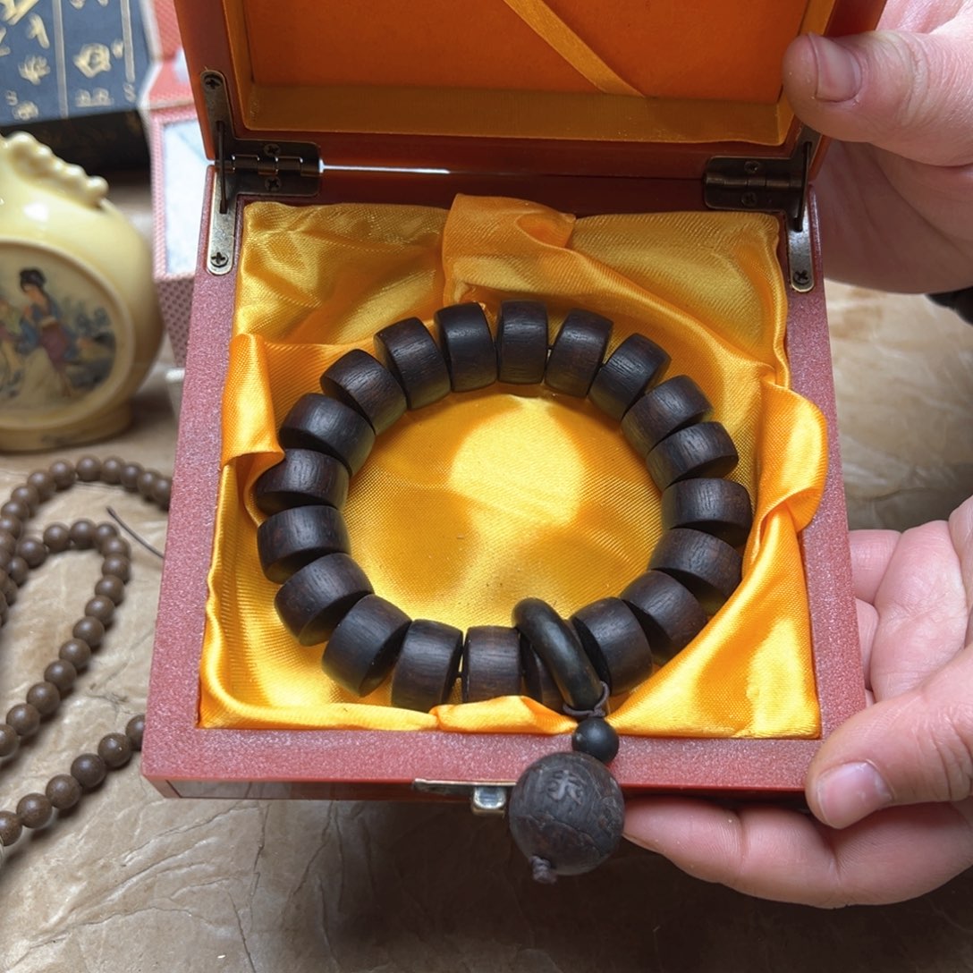 大叶紫檀（黑酸枝木类）