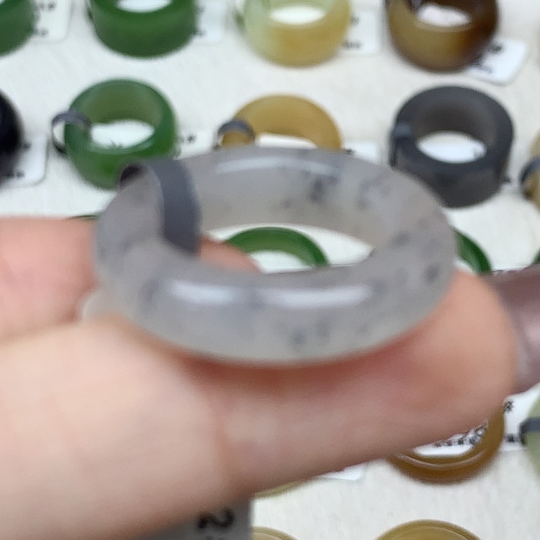 未镶嵌戒指和田玉