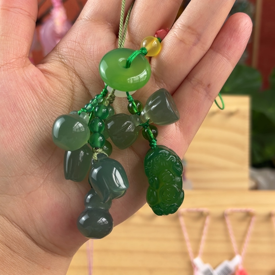 绿色貔貅手机挂件
