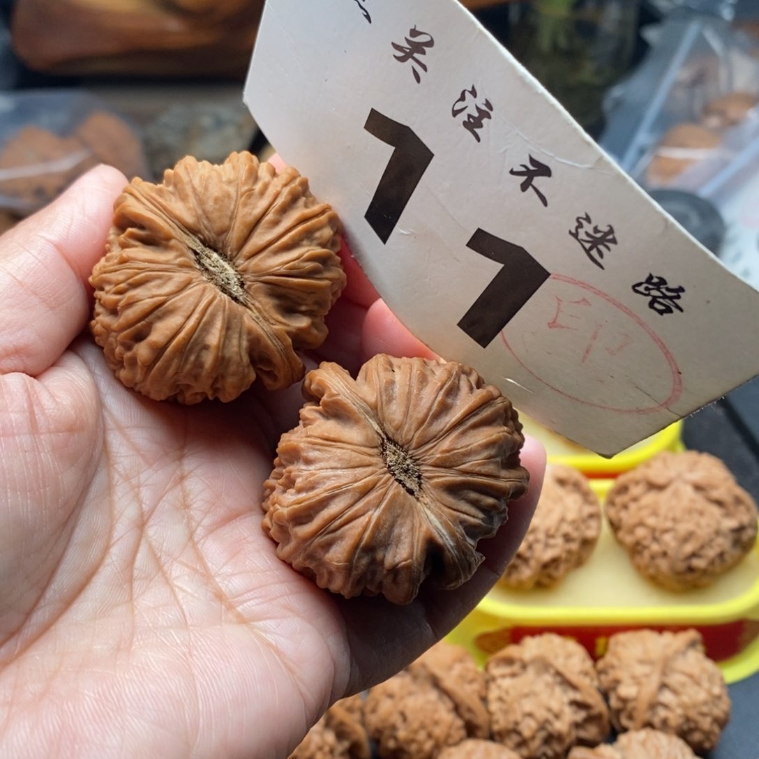 把件文玩核桃45肚42边卡姿兰大眼睛球白