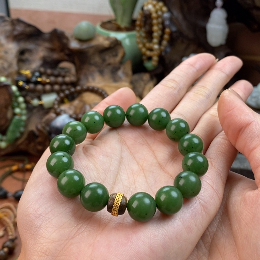 甜****和田玉未镶嵌颈饰