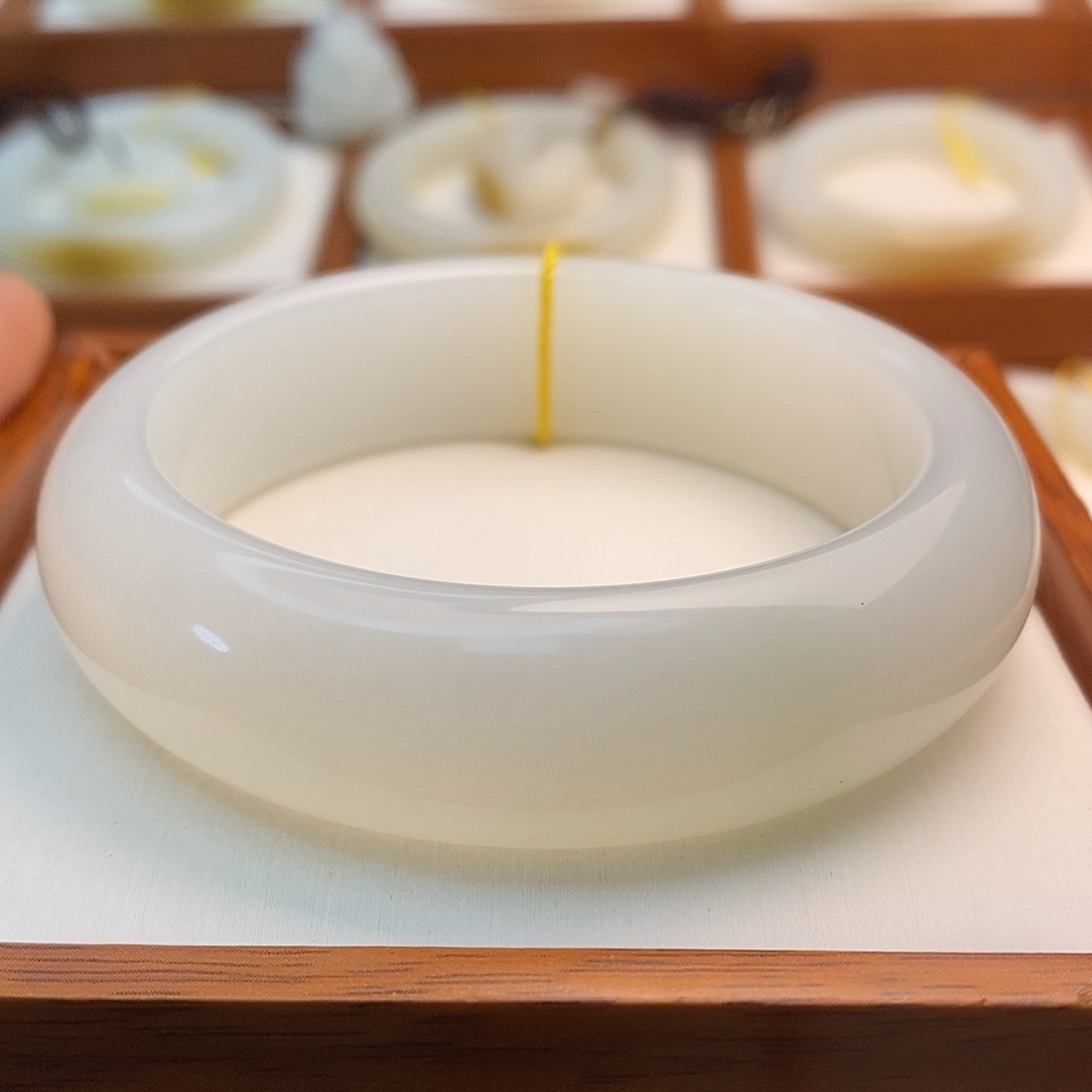 用***6和田玉（白玉）未镶嵌手链