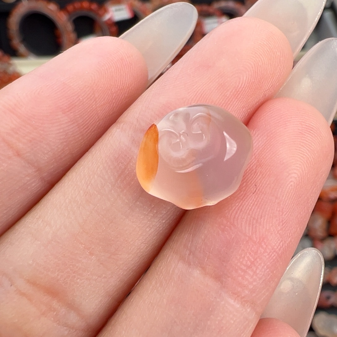 南红玛瑙未镶嵌颈饰如意锁