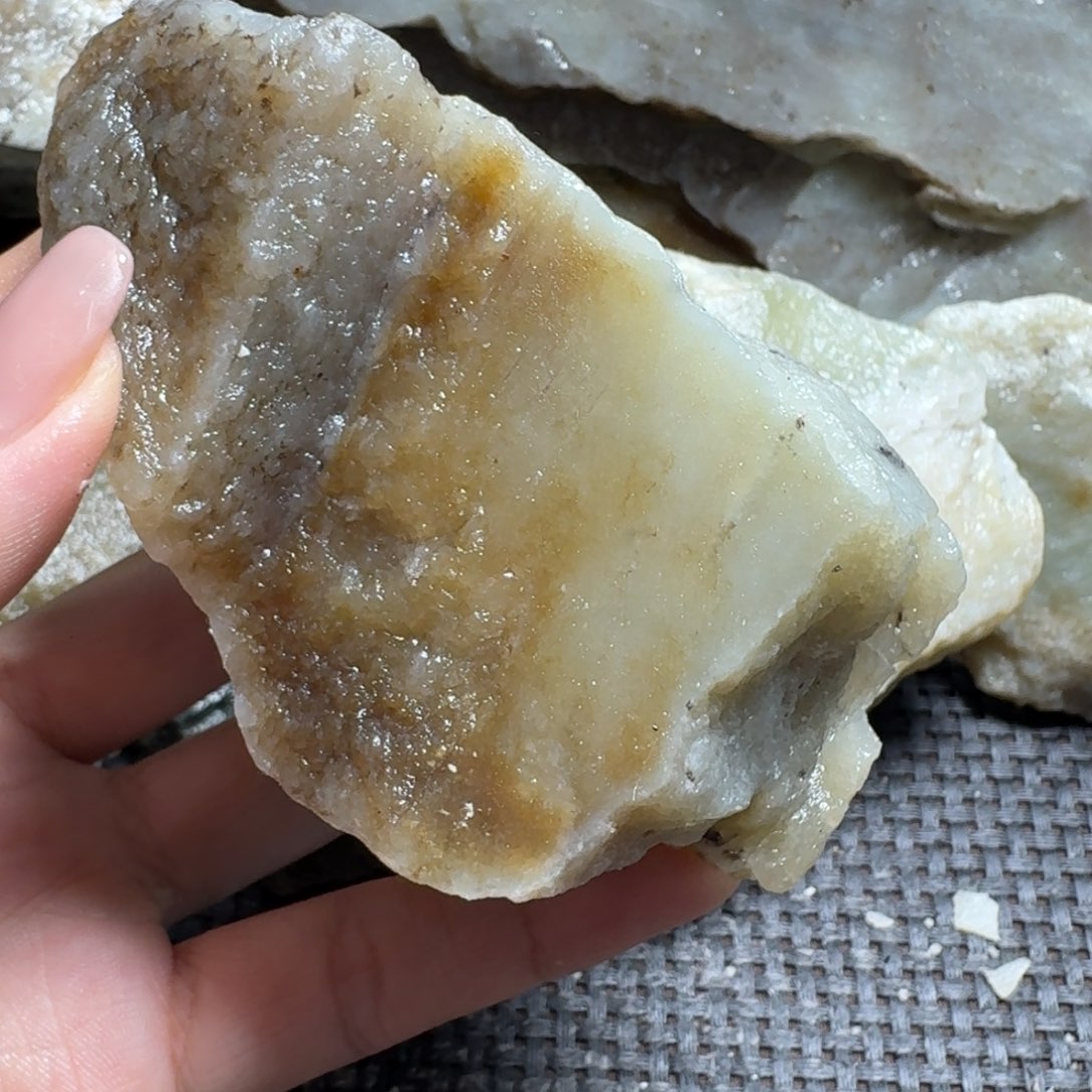 和田玉（糖玉）未镶嵌颈饰