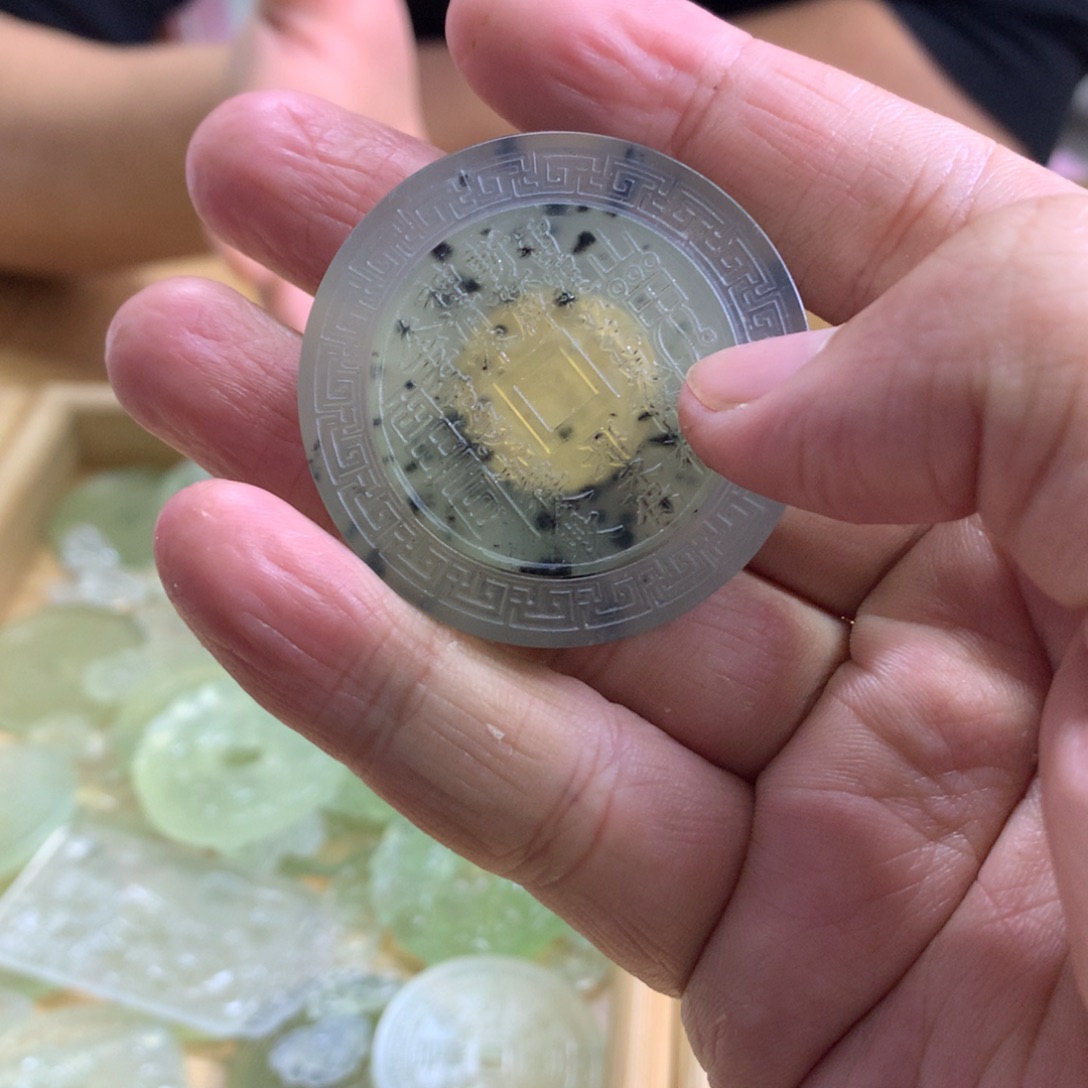 蛇纹石玉未镶嵌吊坠