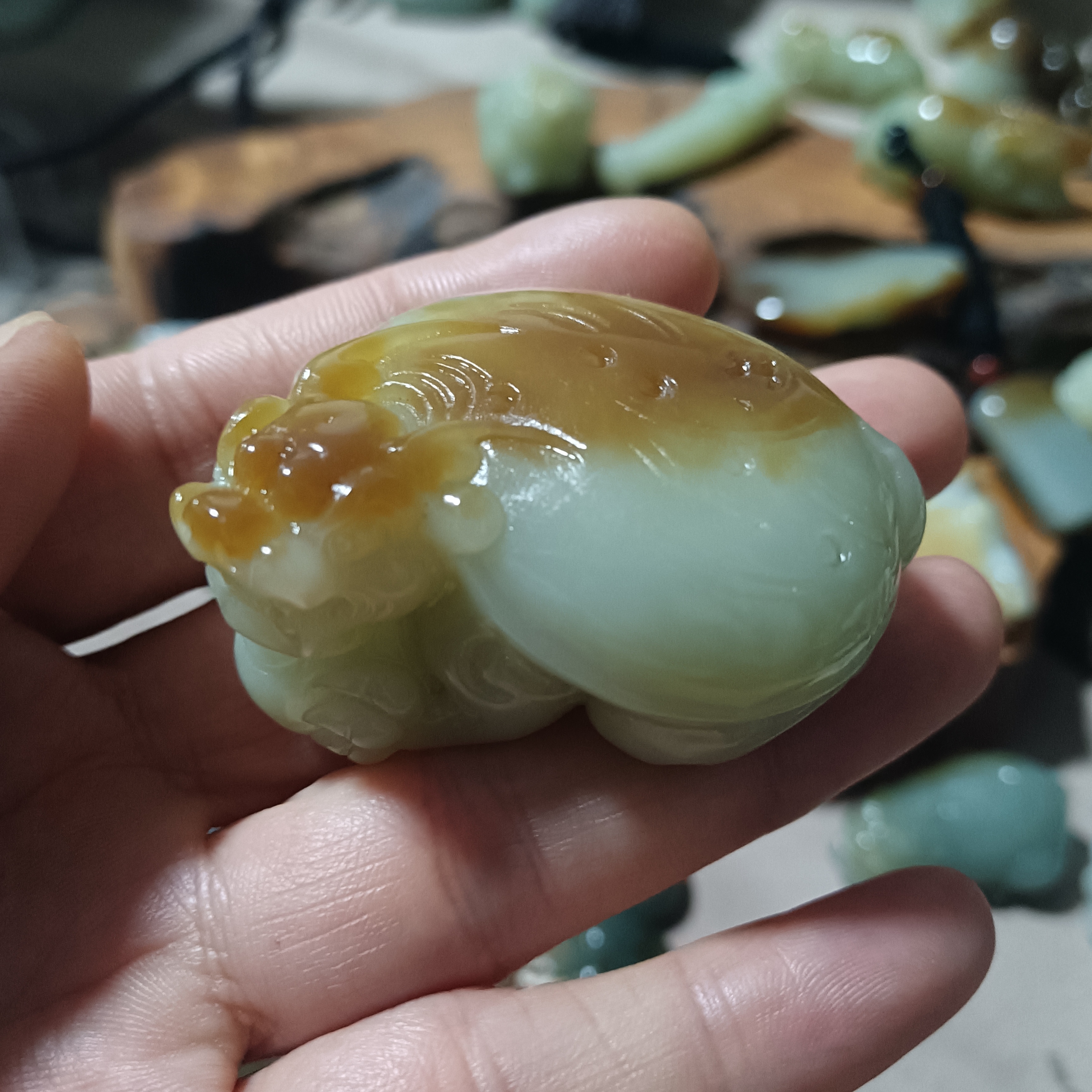 和田玉糖白貔貅手把件
