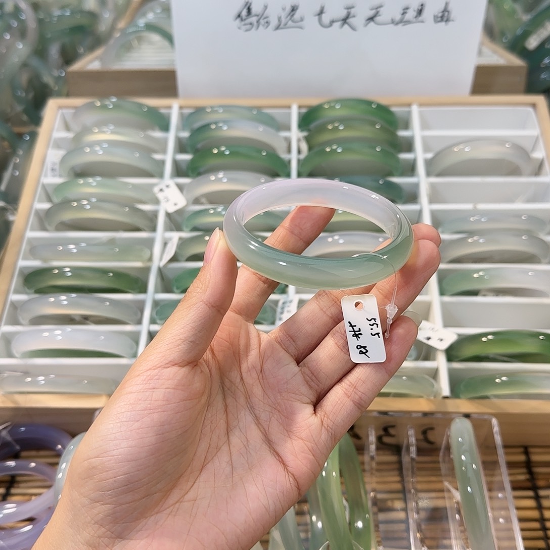 玛瑙/玉髓未镶嵌手镯圈口55.5