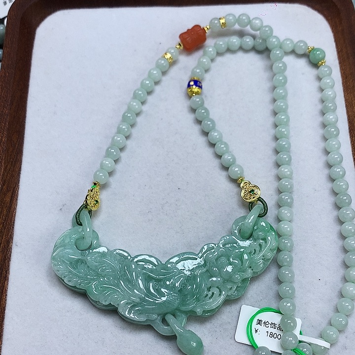 翡翠颈饰未镶嵌吊坠