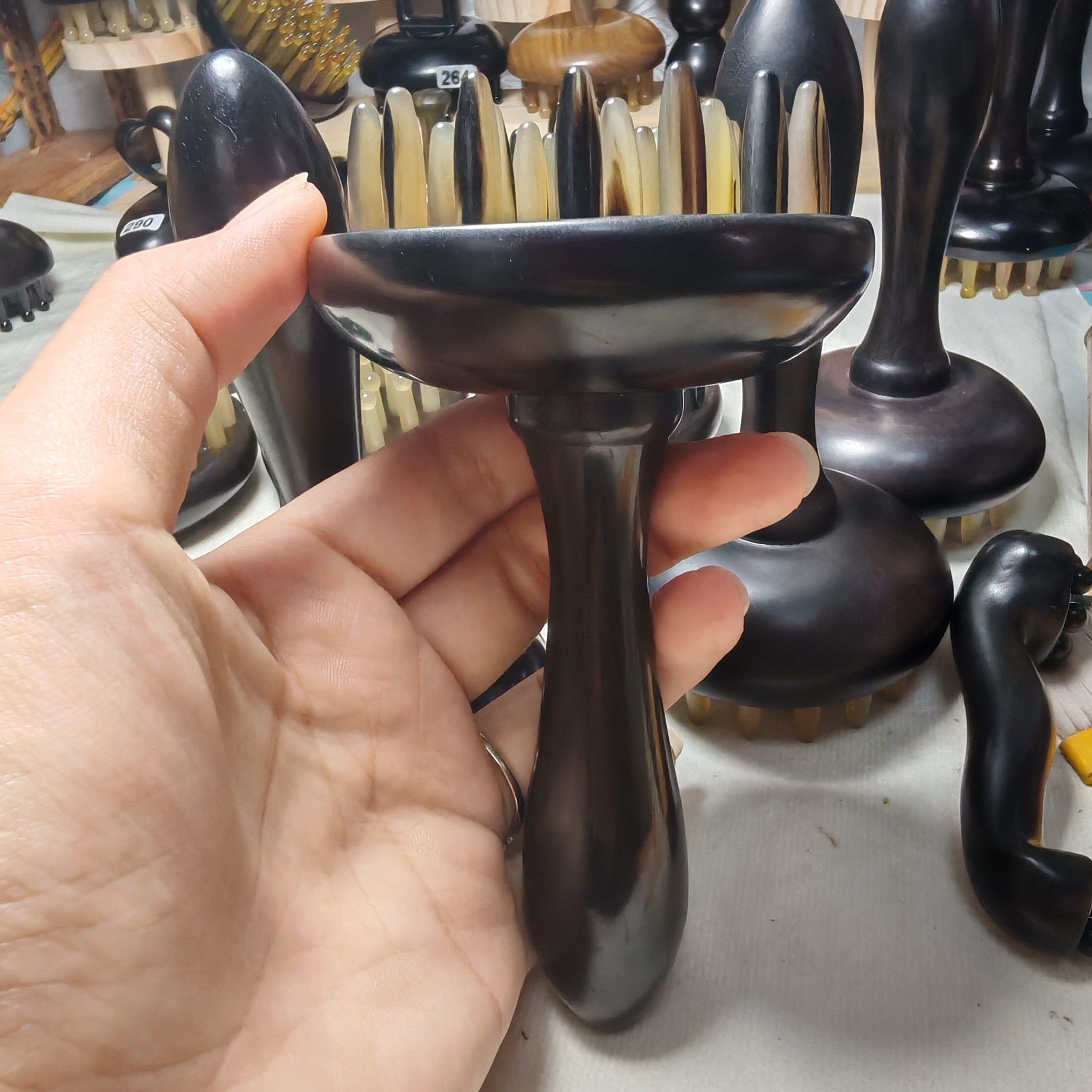 28齿锥齿紫光檀羊角长柄身体按摩梳大号梳子