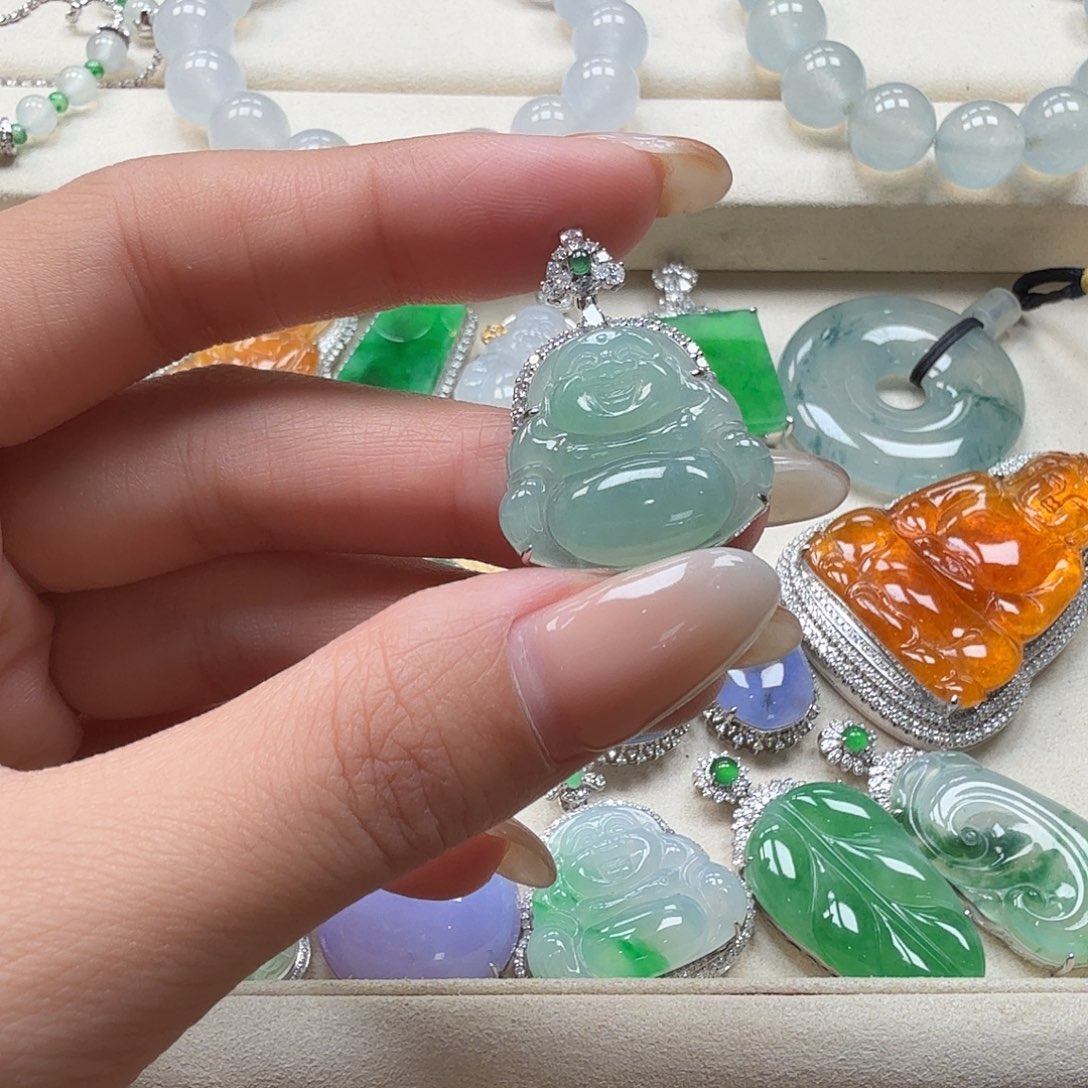 翡翠18K金镶嵌颈饰