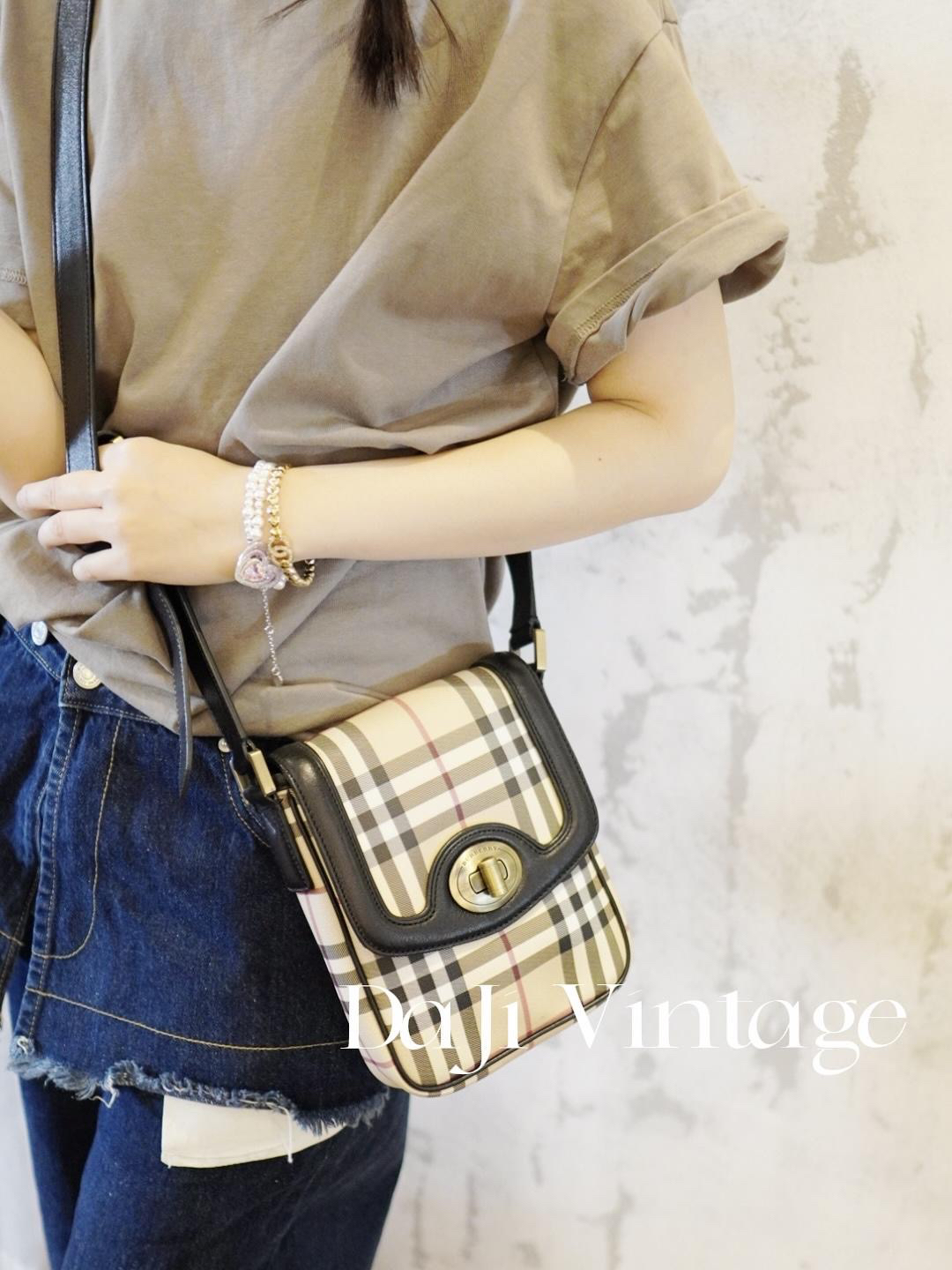 95新 BURBERRY/博柏利 大吉中古/sh/Burberry格纹邮差斜挎包