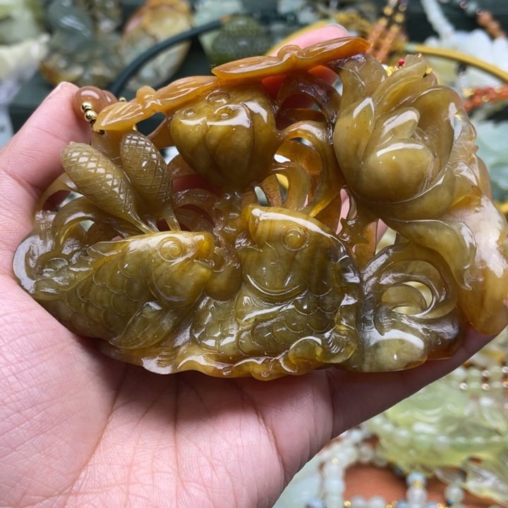 蛇纹石玉吊坠合金