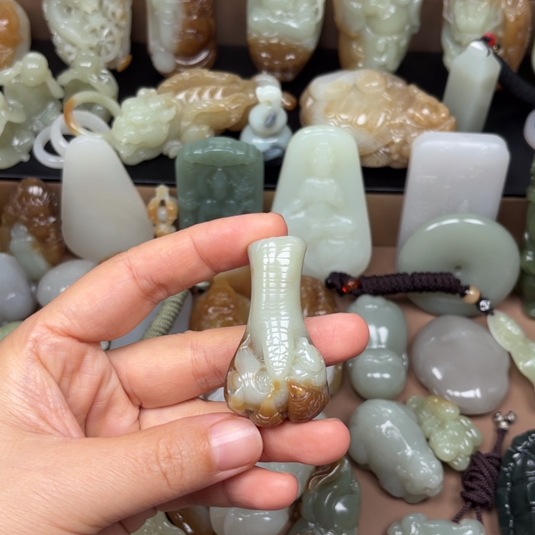 颈饰未镶嵌和田玉