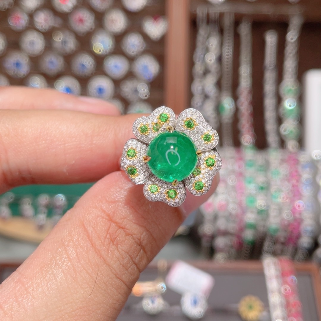18K金镶嵌戒指祖母绿3.56ct 