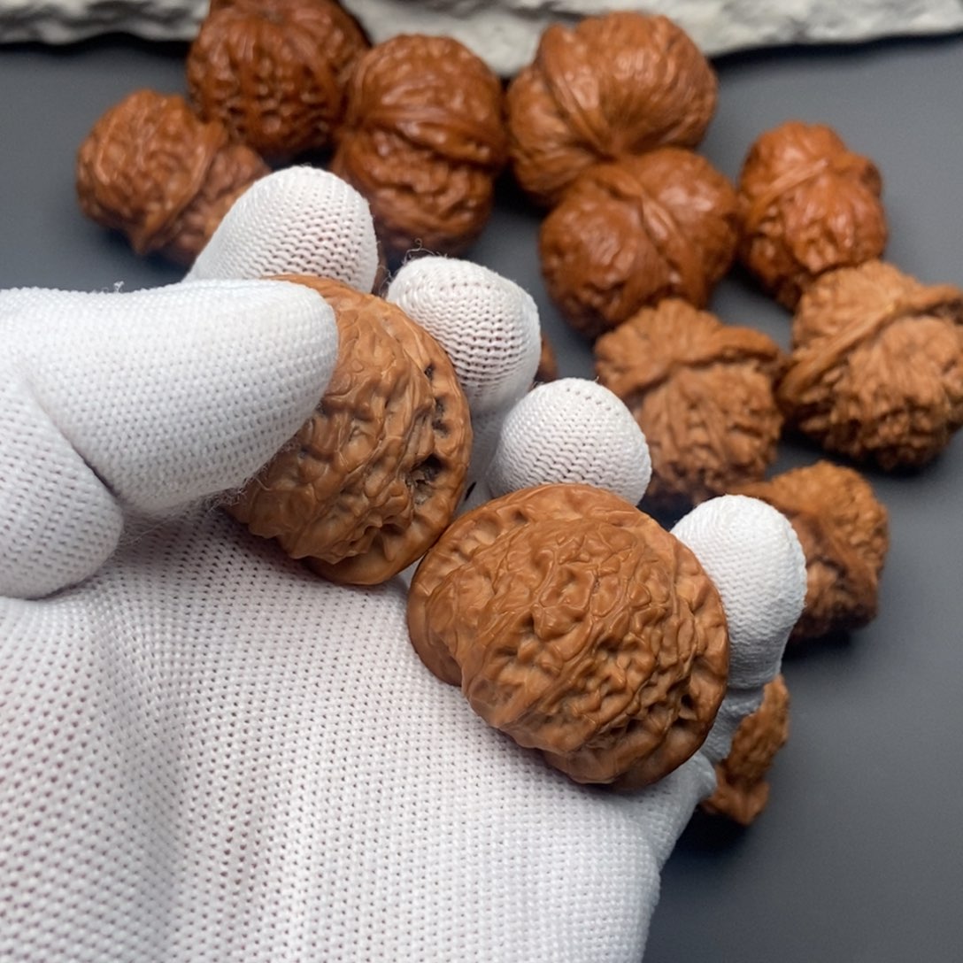 文玩核桃吊坠40白狮子