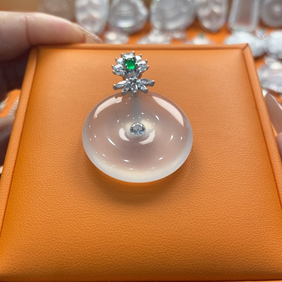 石英质玉吊坠(赠链)银S925镶嵌妍****吧