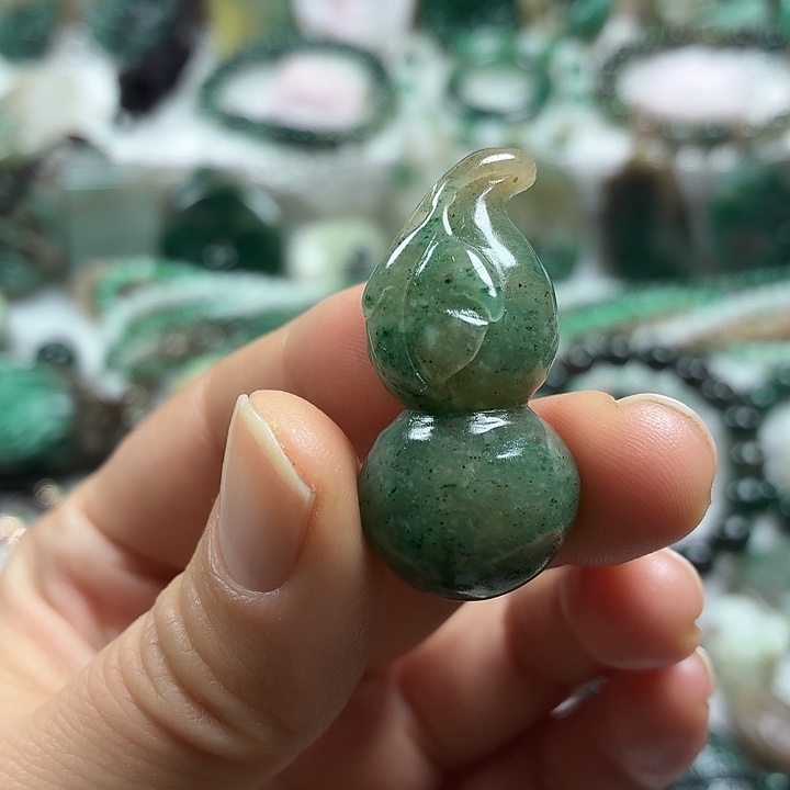 独山玉未镶嵌吊坠