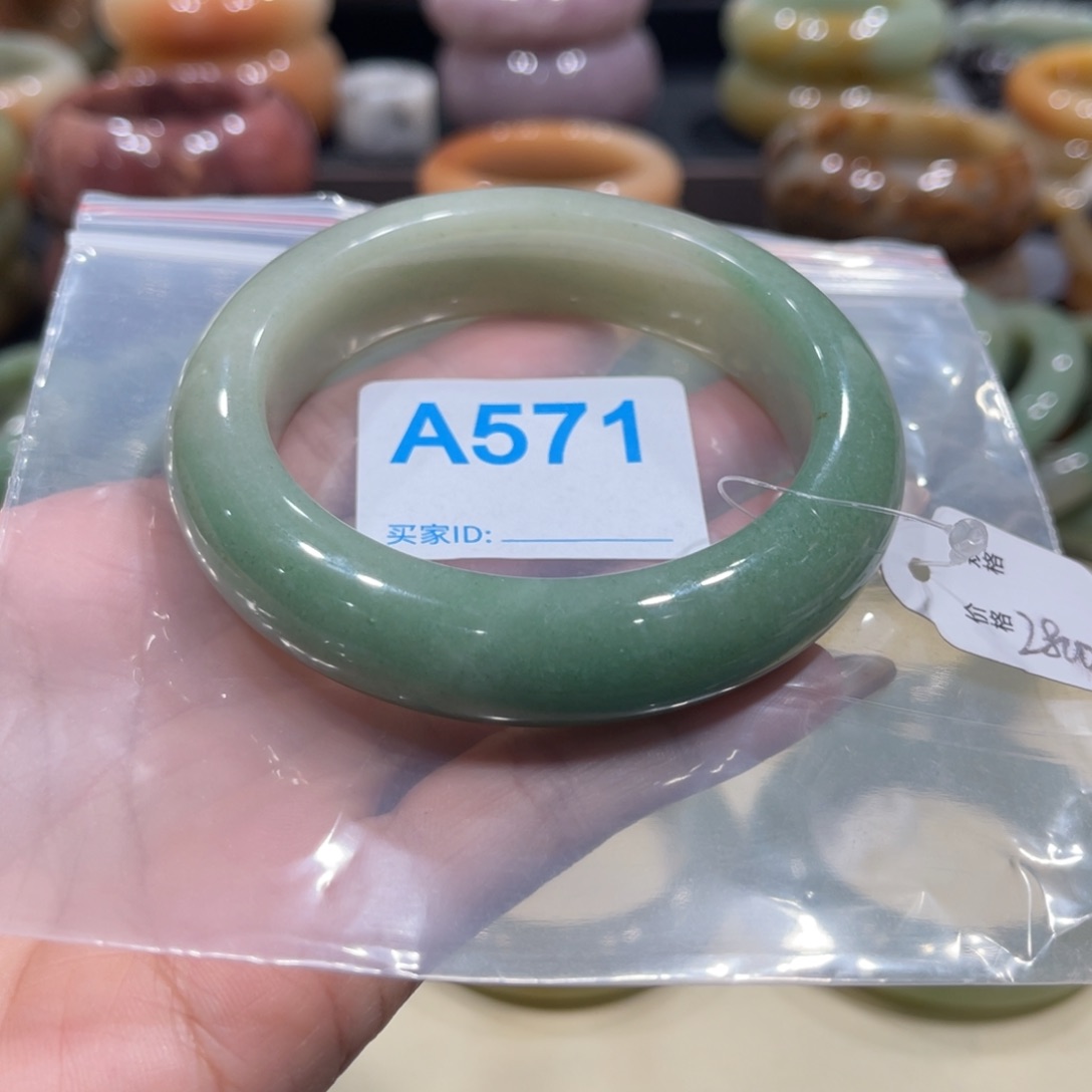 未镶嵌手镯石英岩玉金*