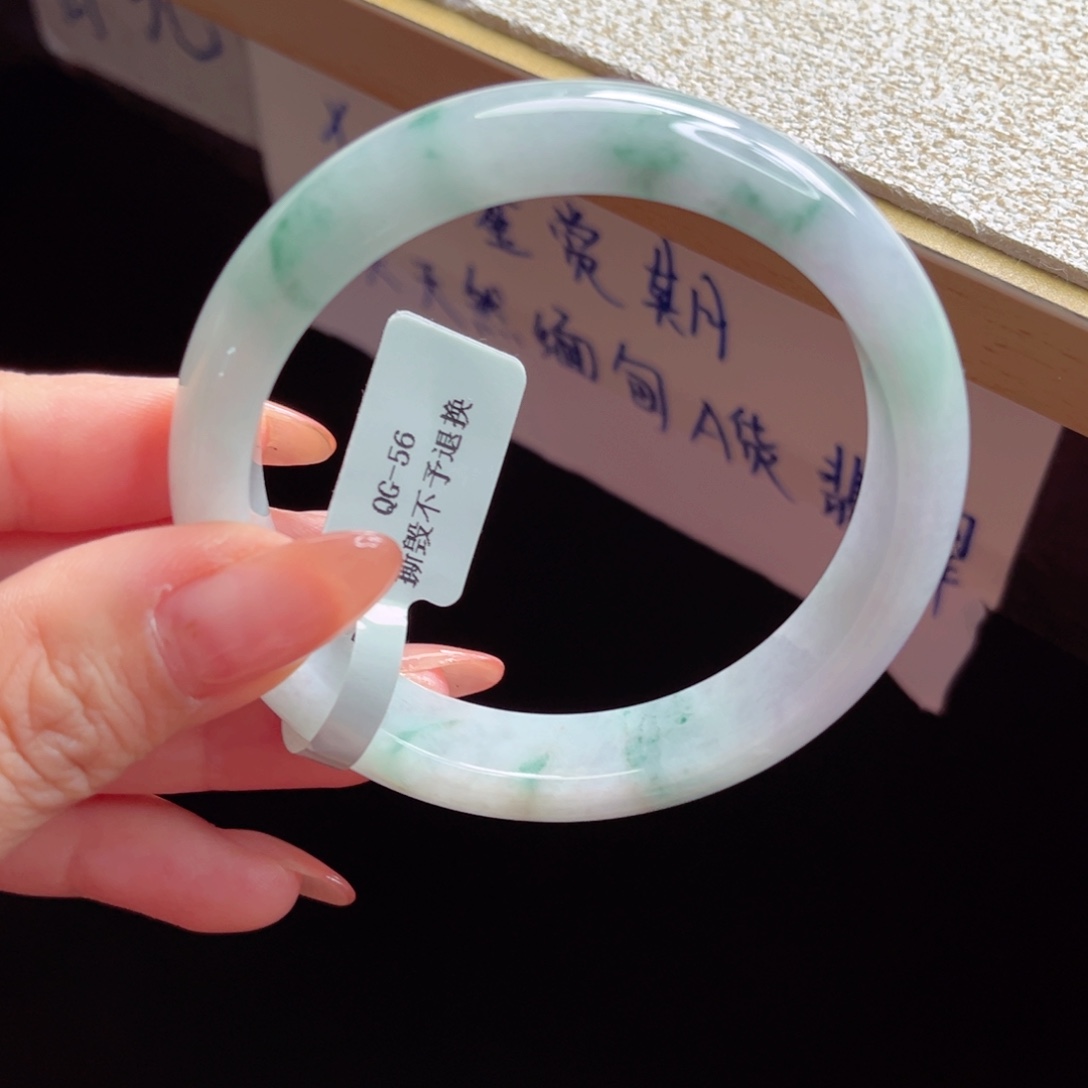 翡翠手镯未镶嵌手镯