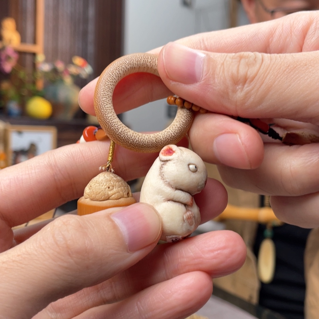 平***野木方颜竹木艺术把件