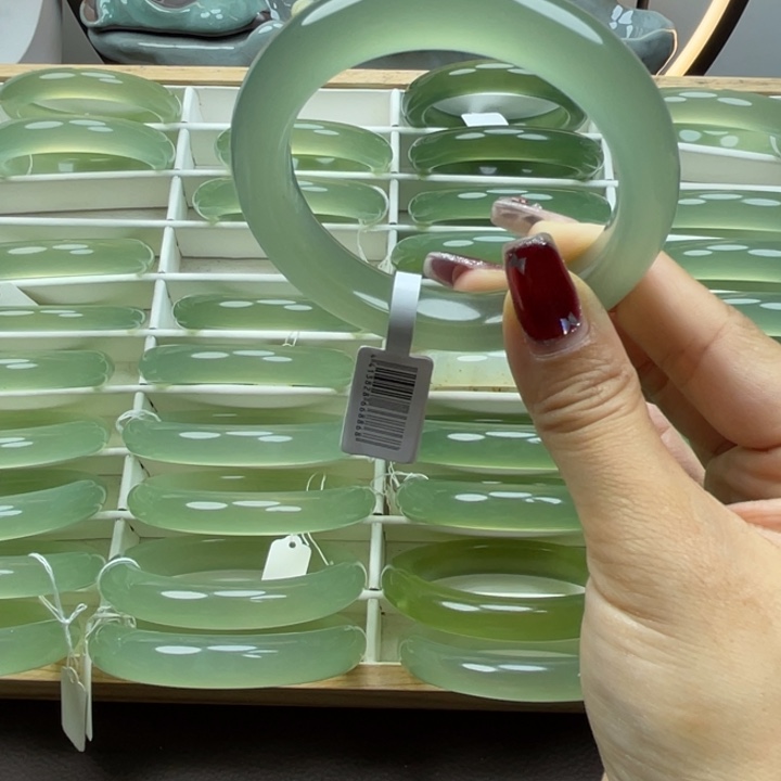 J***迅岫玉未镶嵌手镯岫玉