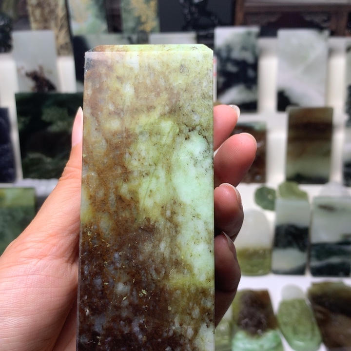 南***情独山玉未镶嵌颈饰