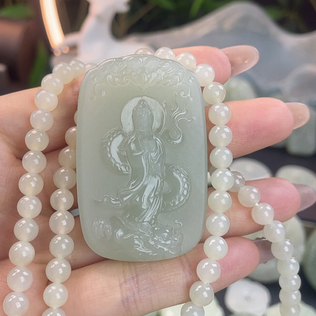 和田玉乘龙观音背面山水