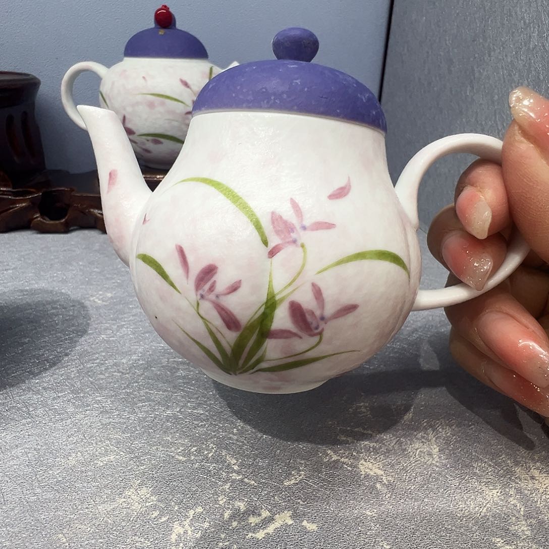 嘉***啦瓷片。。。。。。。。。。。。。。。。。。