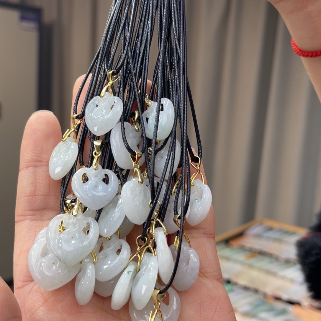 翡翠银S925镶嵌颈饰翡翠