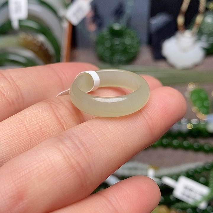 和田玉未镶嵌戒指