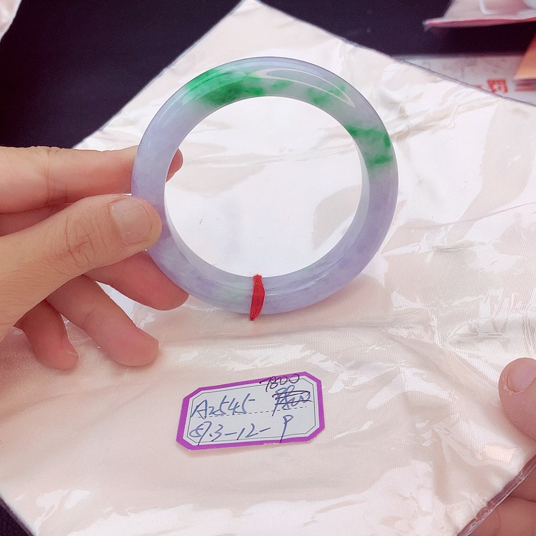 翡翠手镯未镶嵌翡翠
