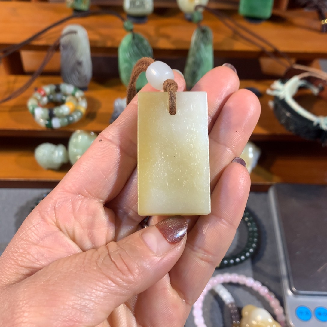 和田玉（糖玉）颈饰未镶嵌w****0