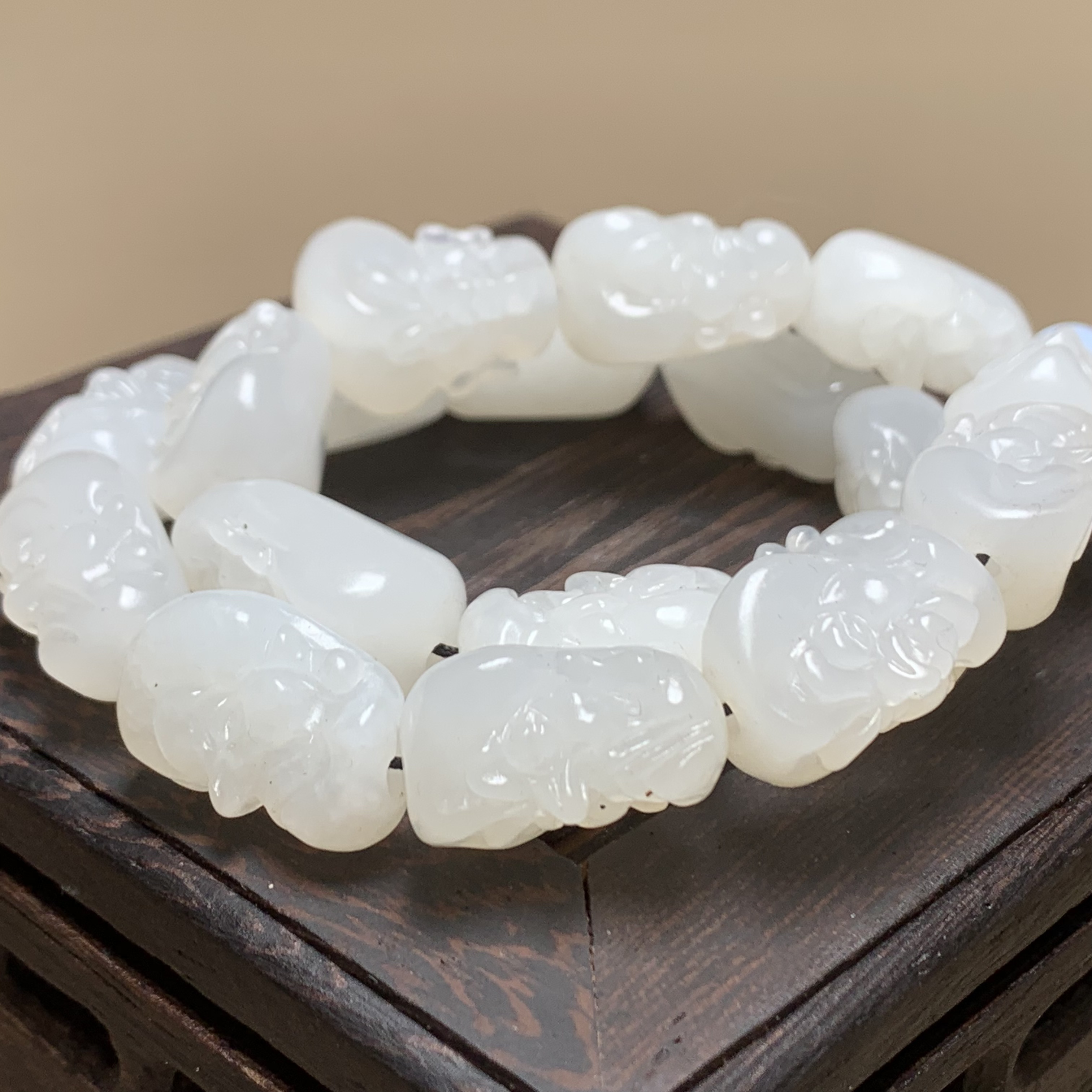 D602珠宝玉石精选和田玉手串