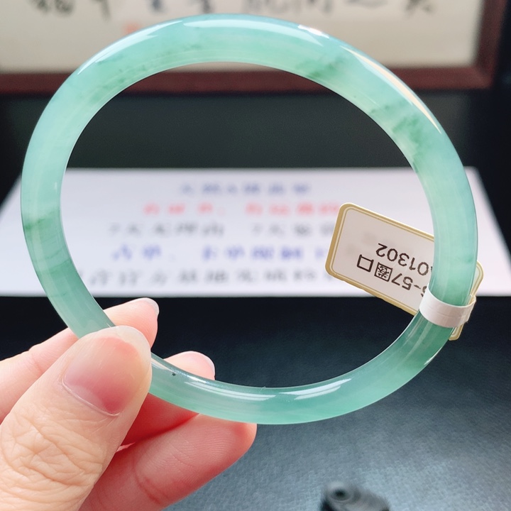 翡翠未镶嵌手镯翡翠手镯70
