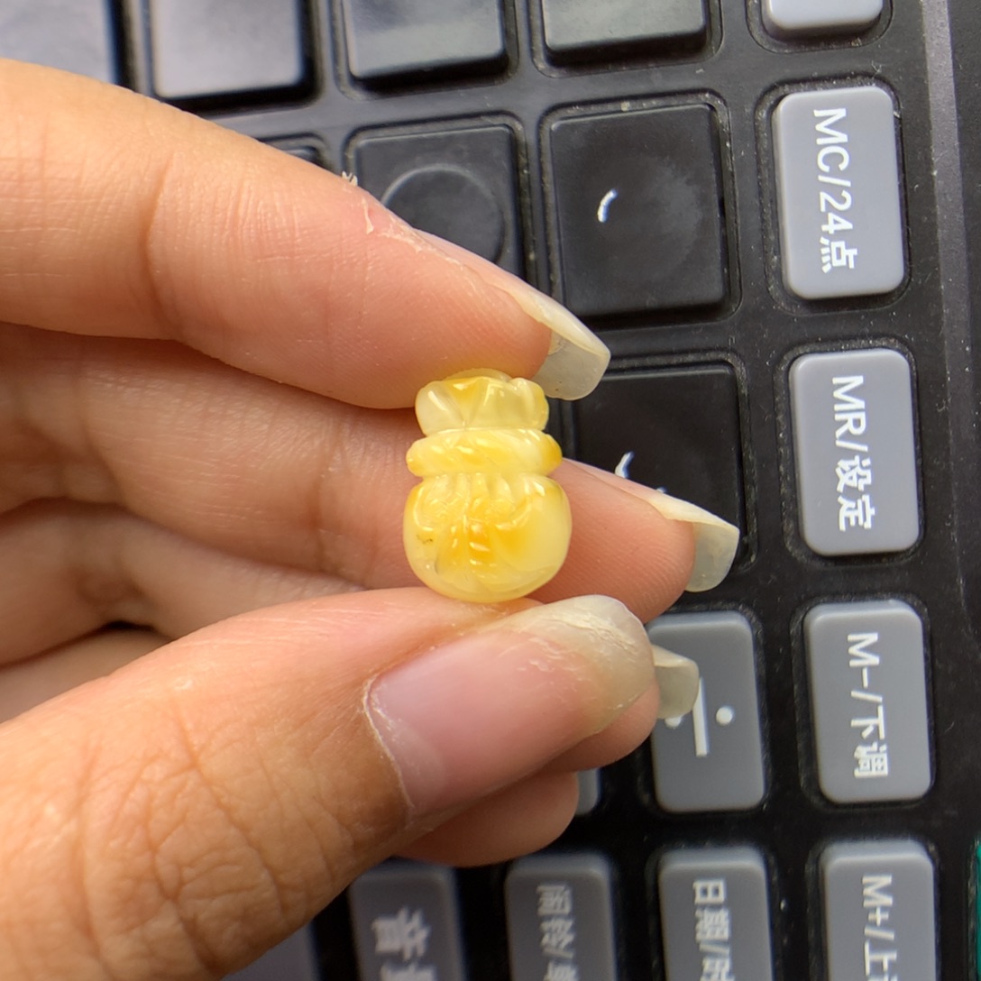 琥珀未镶嵌珠宝奇石