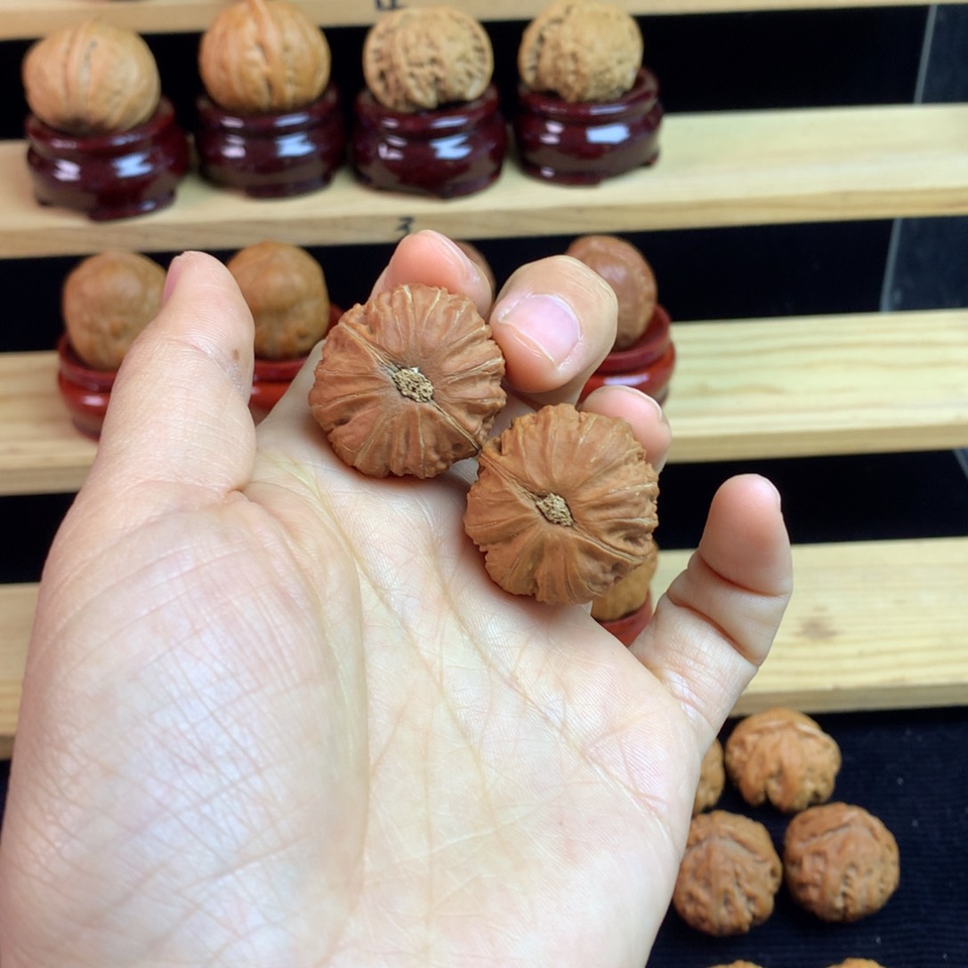 吊坠文玩核桃三棱