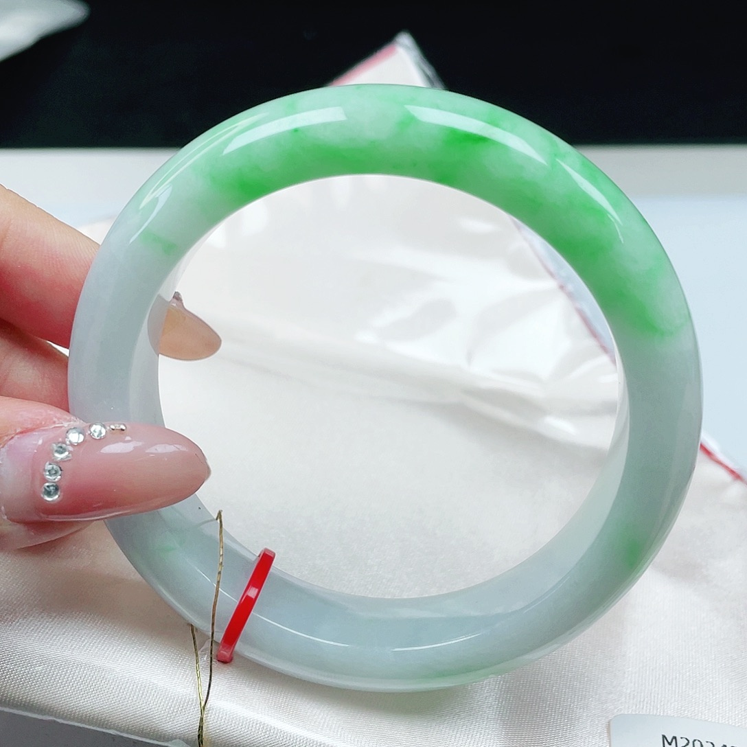 翡翠未镶嵌手镯正圈57+