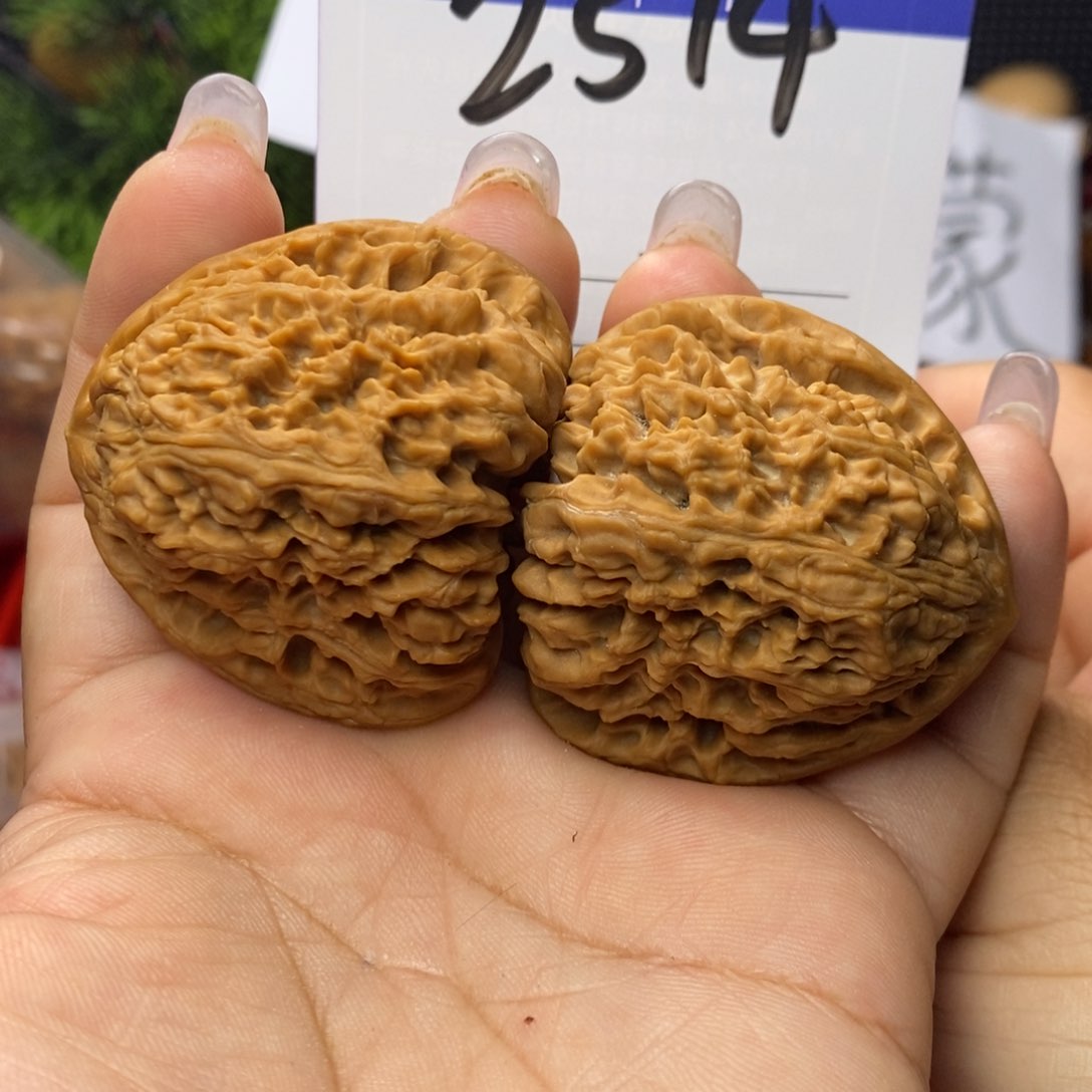 文玩核桃吊坠三角将。 边43。丹