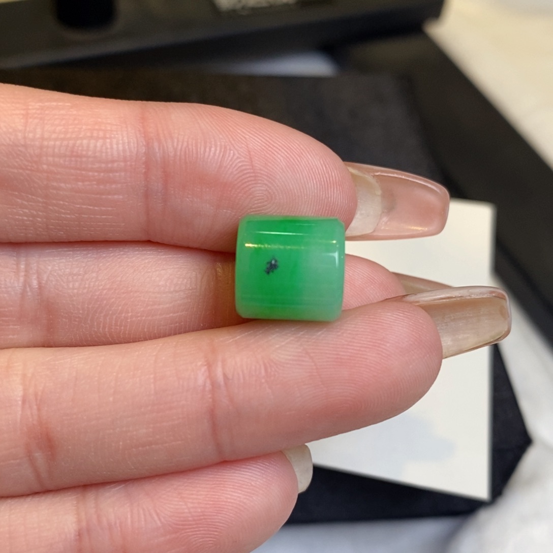 翡翠颈饰未镶嵌路路通