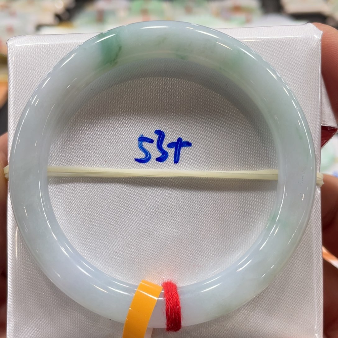 翡翠手镯未镶嵌翡翠手镯