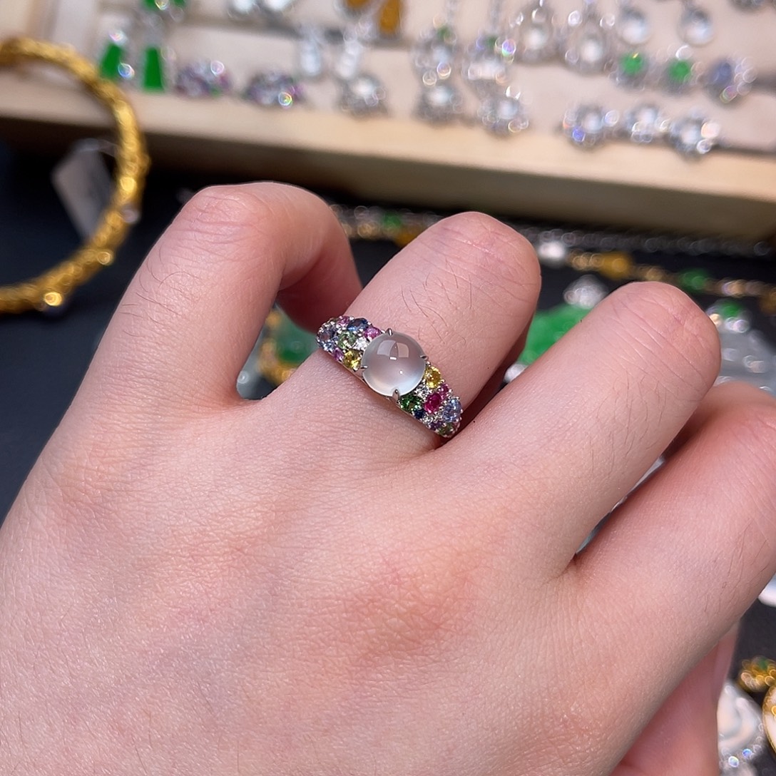 翡翠18K金镶嵌戒指蛋面