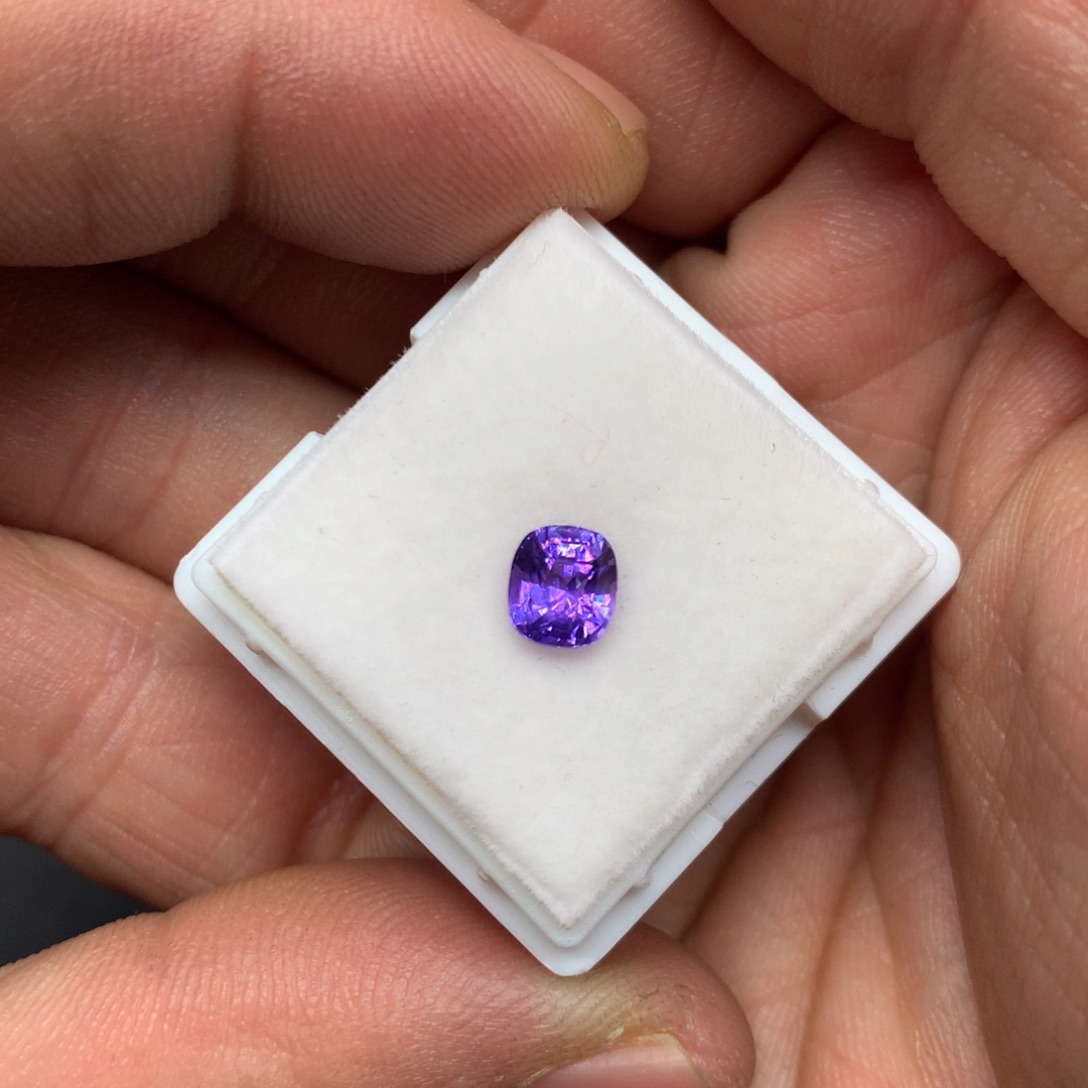 蓝宝石裸石未镶嵌