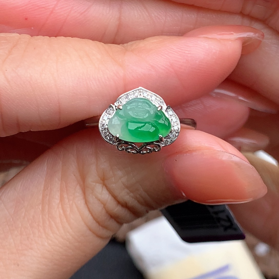 颈饰18K金镶嵌翡翠