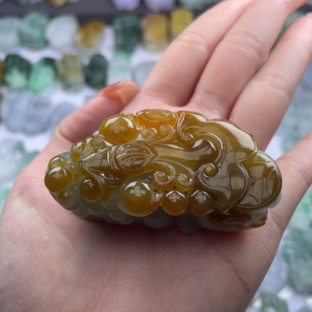 翡翠颈饰未镶嵌貔貅