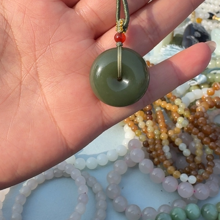 和田玉未镶嵌颈饰月月