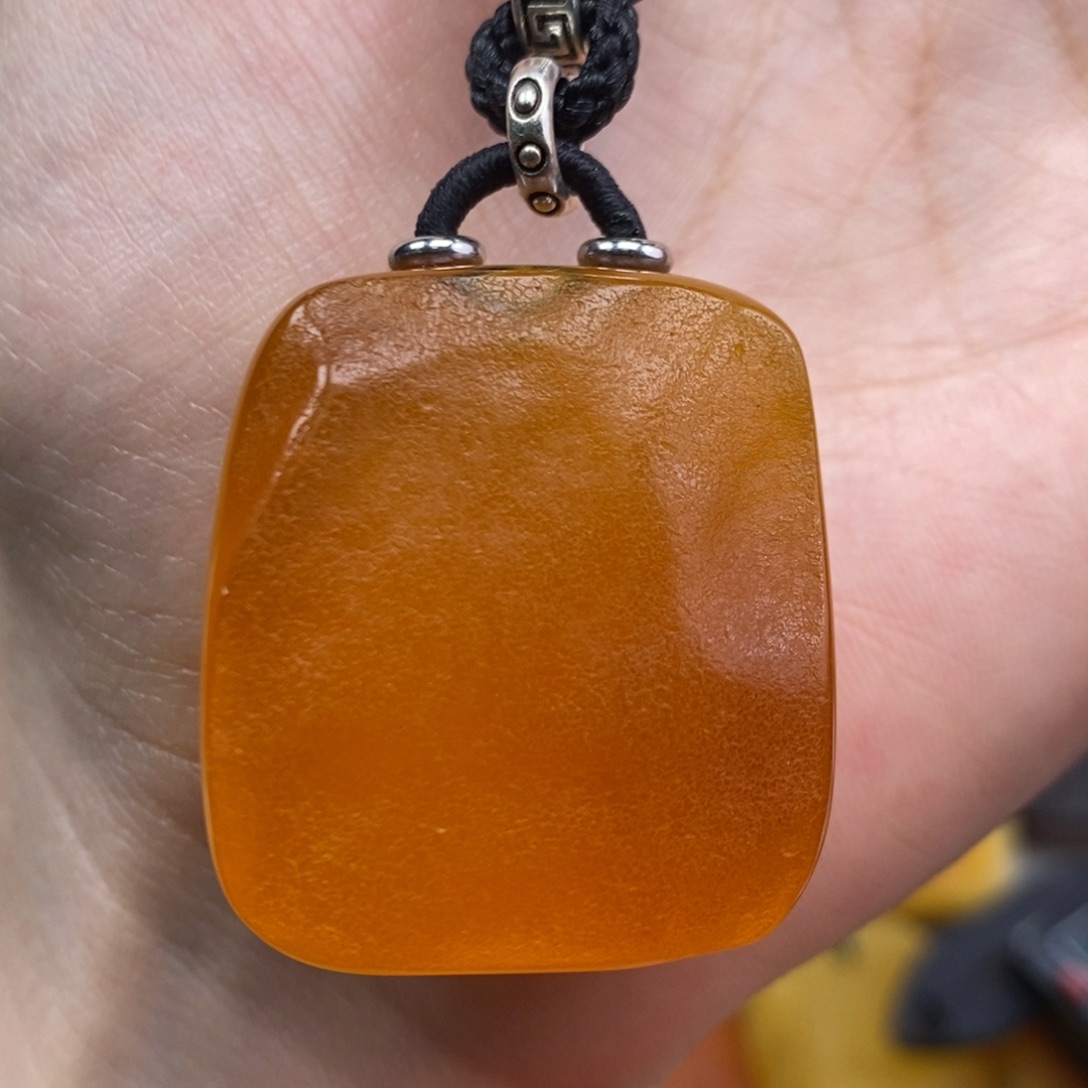 琥珀吊坠(赠链)未镶嵌