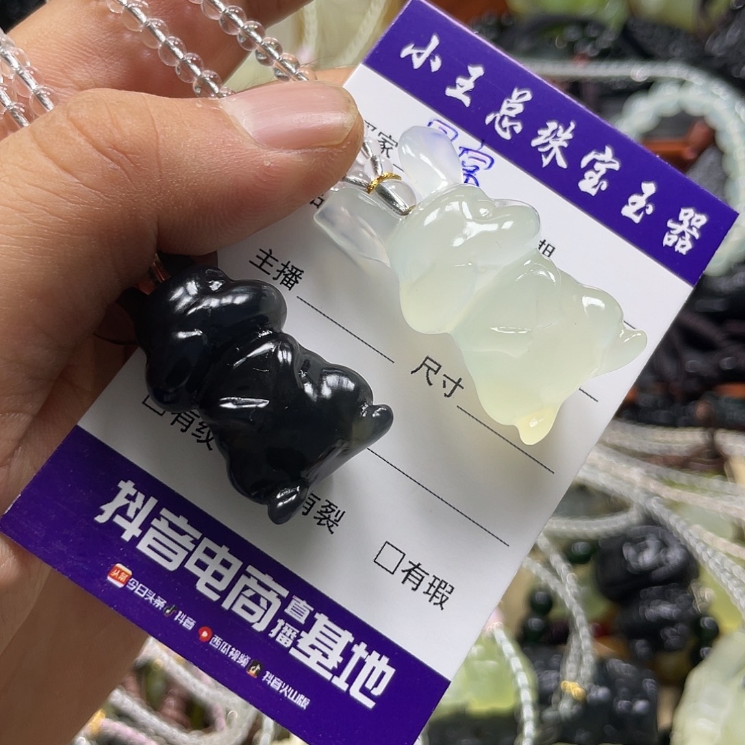 暴***警蛇纹石玉未镶嵌颈饰